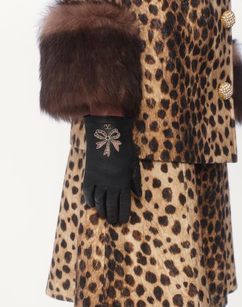 Valentino Garavani - Vlogo Signature Nappa Gloves - Black/butter/antique Brass - Woman - Hats And Gloves