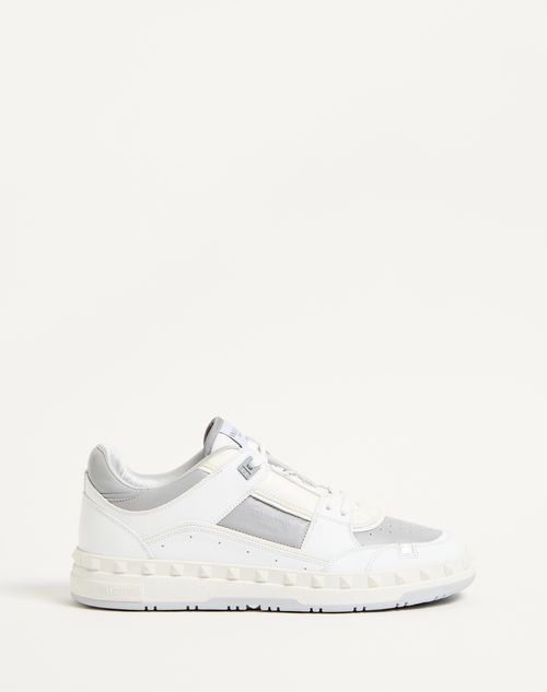Valentino Garavani - Baskets Basses Freedots En Cuir De Veau - Blanc/pastel Grey - Homme - Baskets